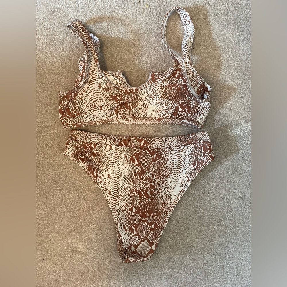 Chic Snake Print Bikini Set - Picture 2 of 10